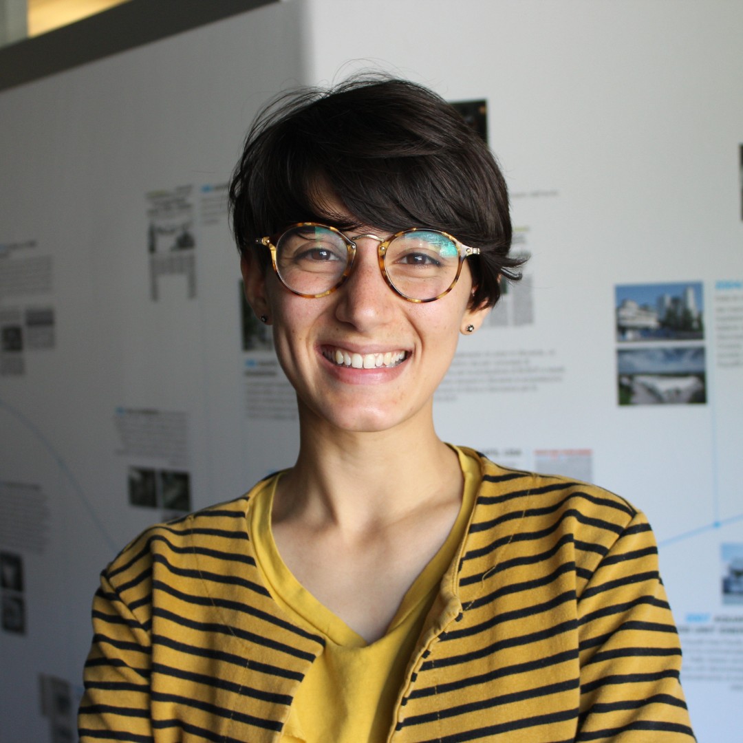 Primo piano studentessa laureata