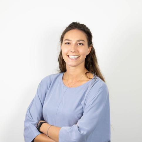 Primo piano studentessa laureata