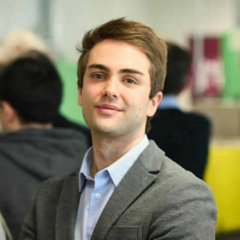 Primo piano studente laureato