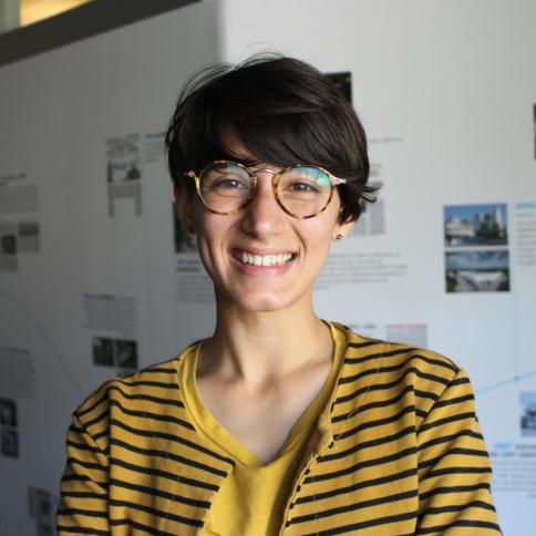 Primo piano studentessa laureata